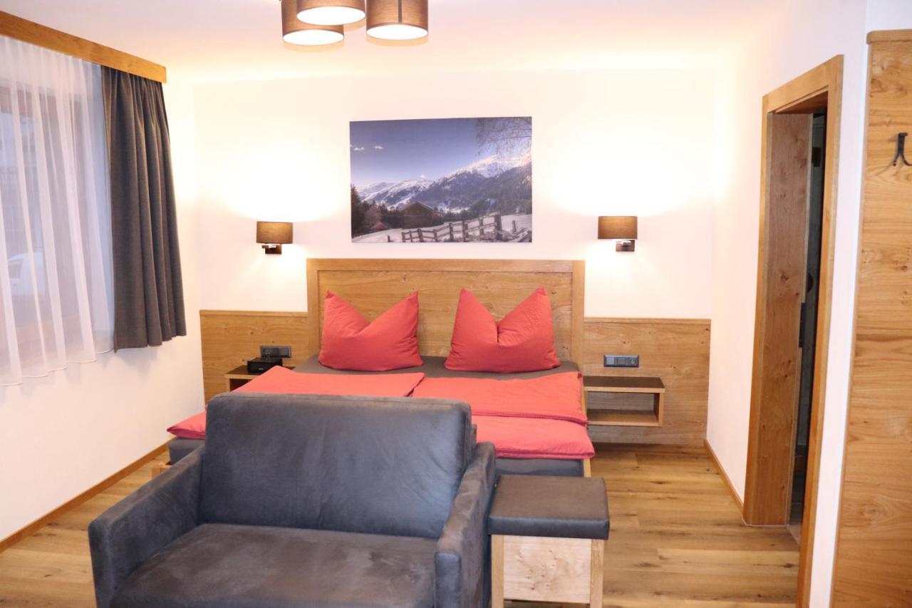 Haus Alpenflora Apartment Flirsch Exterior foto