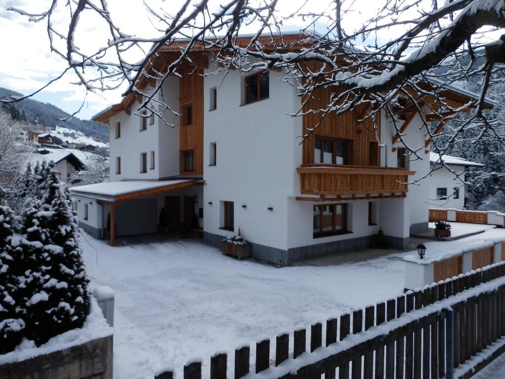 Haus Alpenflora Apartment Flirsch Exterior foto
