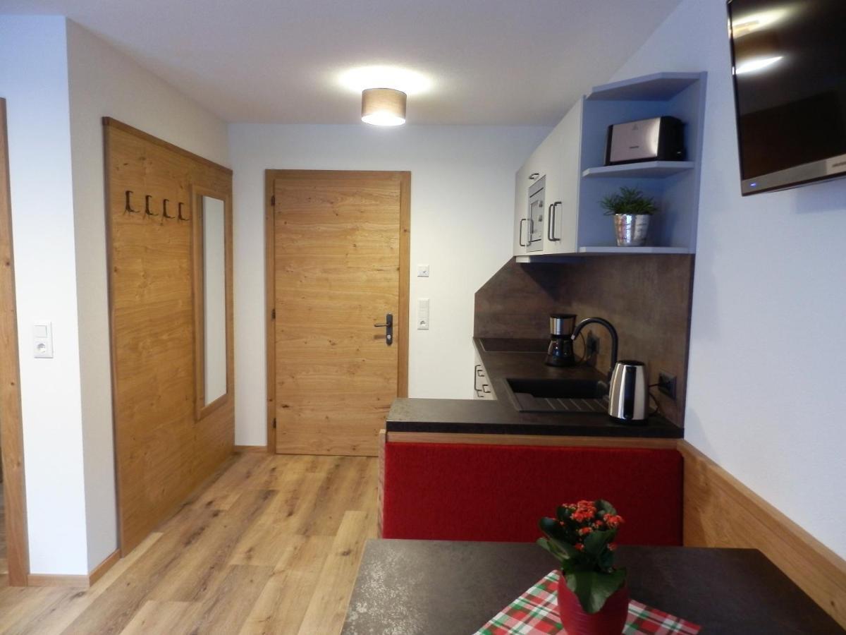 Haus Alpenflora Apartment Flirsch Exterior foto